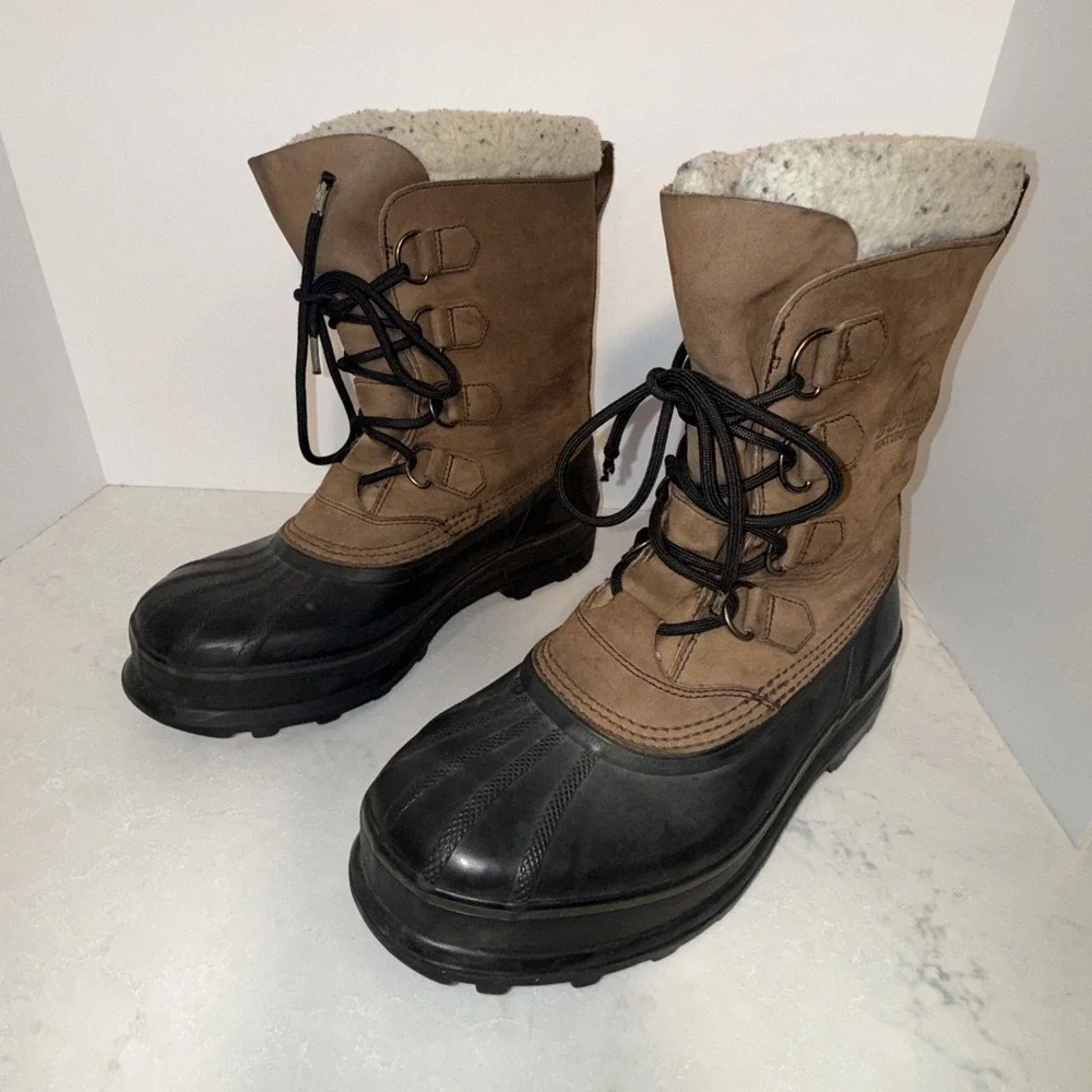 SOREL. CARIBOU WEATHERPROOF ROBUCK & LEATHER BOOTS SIZE  9